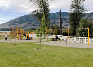 Osoyoos Cottages Playground with swings